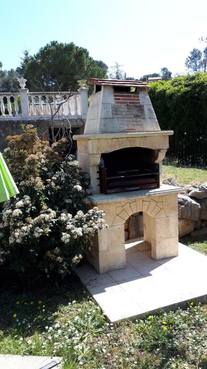 Holiday home Les Pins Climatise Piscine Chauffee Jardin *