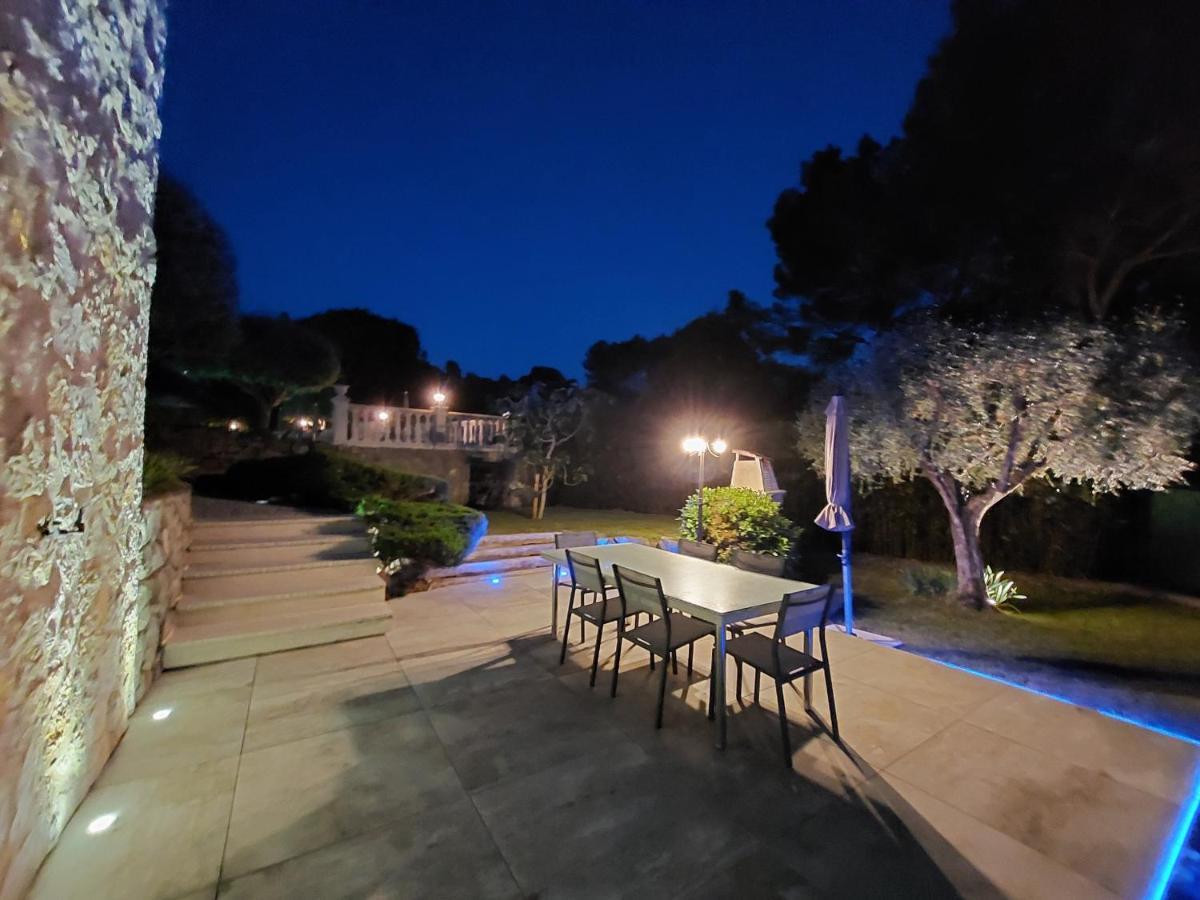 Les Pins Climatise Piscine Chauffee Jardin Holiday home Peymeinade